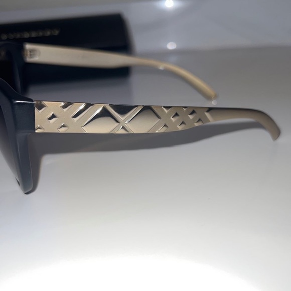 Burberry Sunglasses - Picture 4 of 11